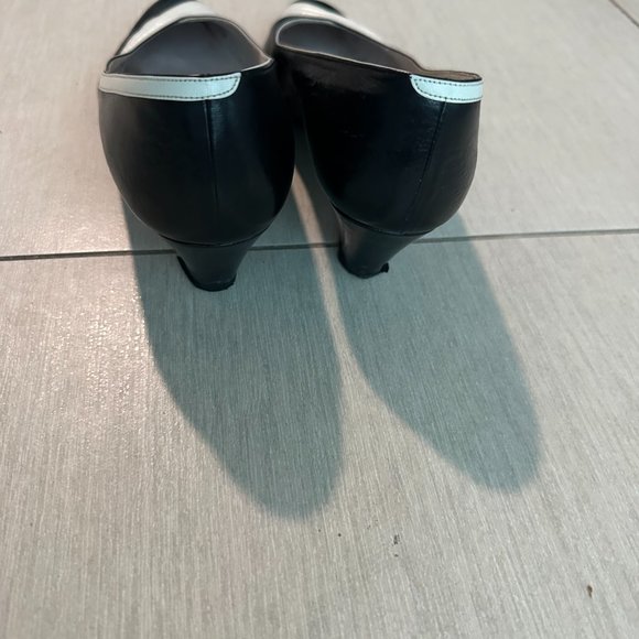 Vintage Celine Leather Round Toe Low Heel Classic Pump - Picture 2 of 6